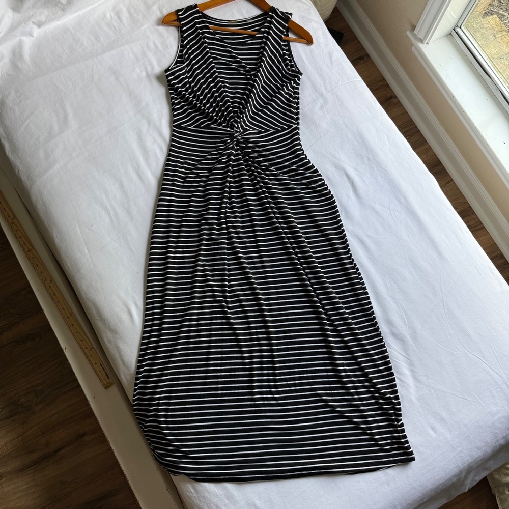 T Tahari Black White Striped Sleeveless Twist Front Maxi Dress Small‎